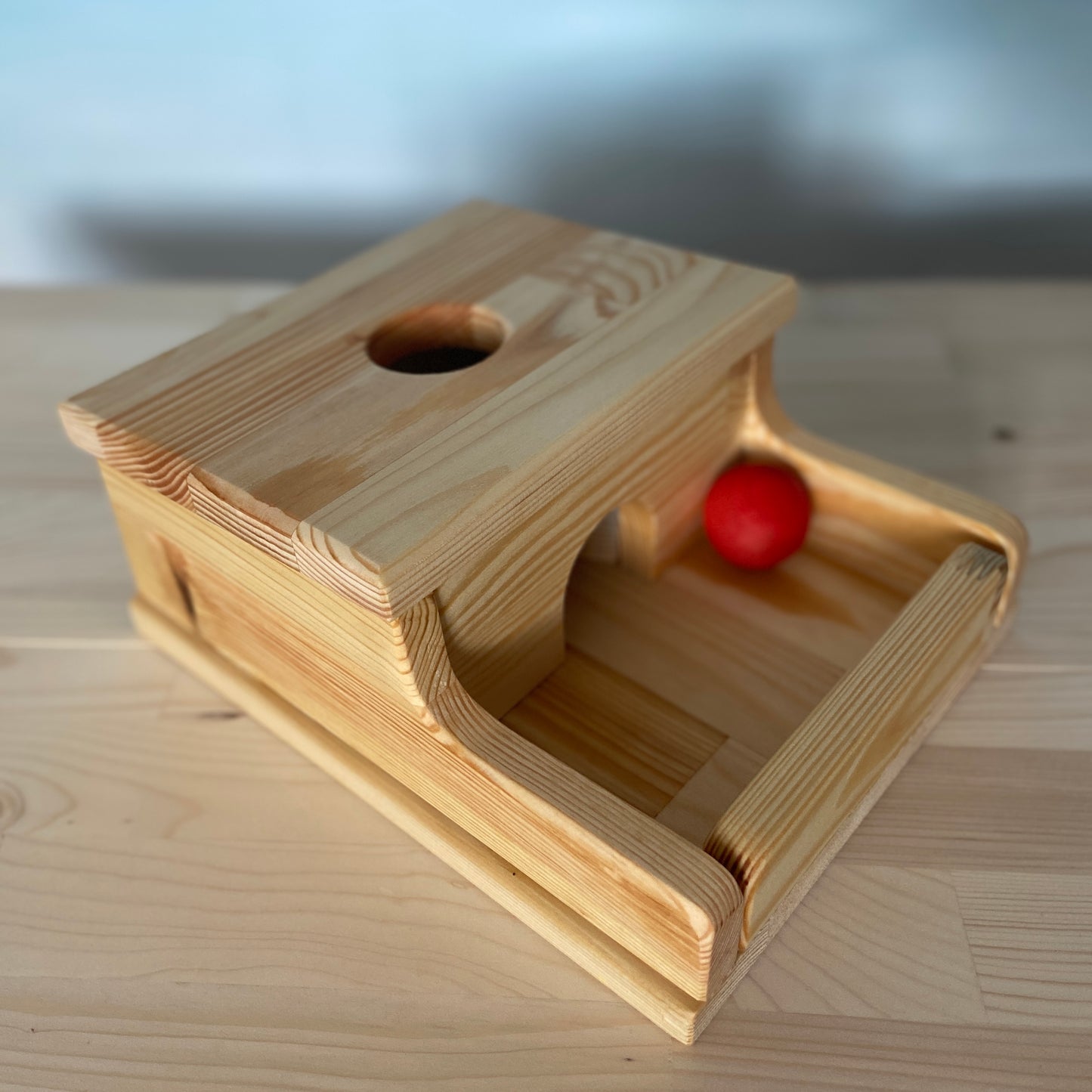 Montessori bebe object permanence box