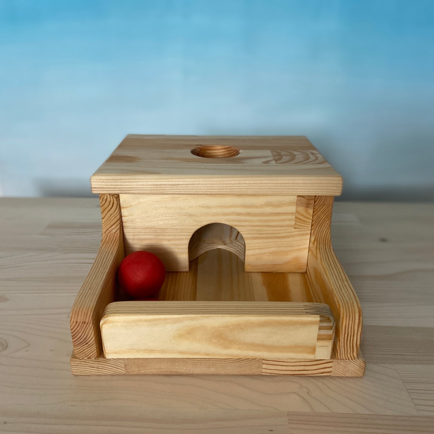 Montessori bebe object permanence box