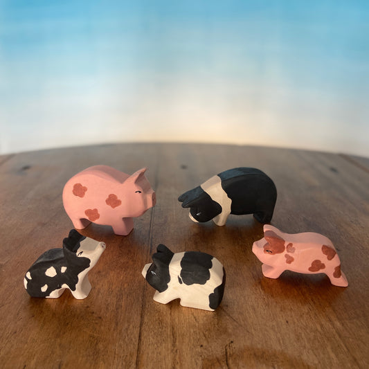 Wooden farm animals - Pigs & Piglets | Waldorf toys