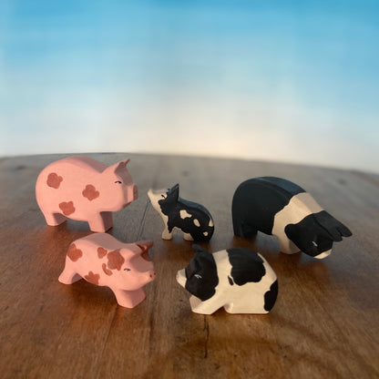 Wooden farm animals - Pigs & Piglets | Waldorf toys