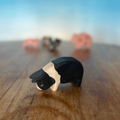 Wooden farm animals - Pigs & Piglets | Waldorf toys